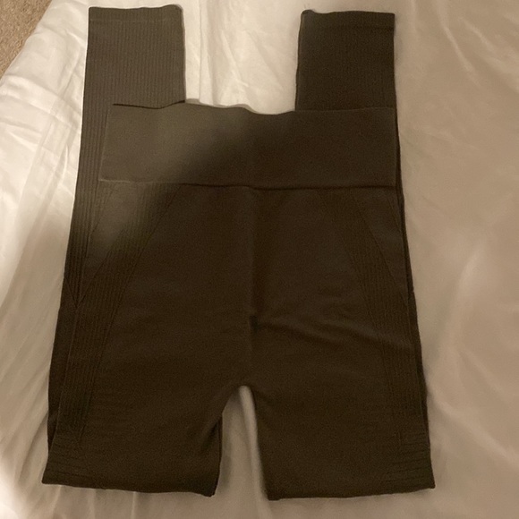 Matching workout set - Picture 3 of 5